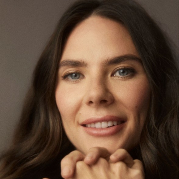 Amanda Bacon